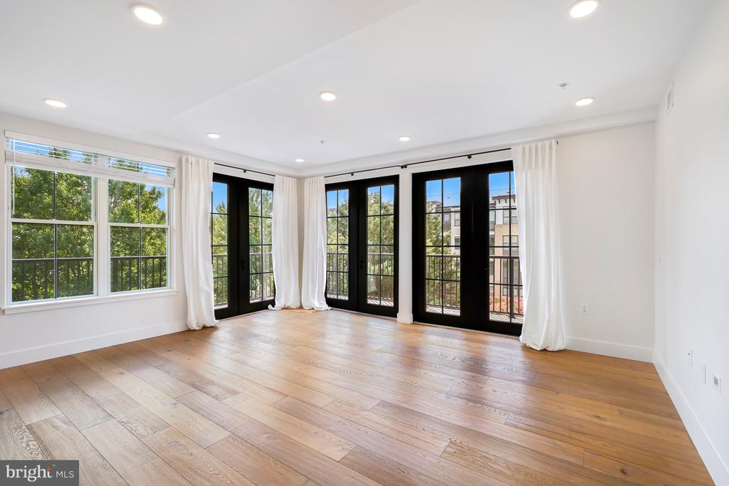 1245 N PIERCE STREET Unit: 8