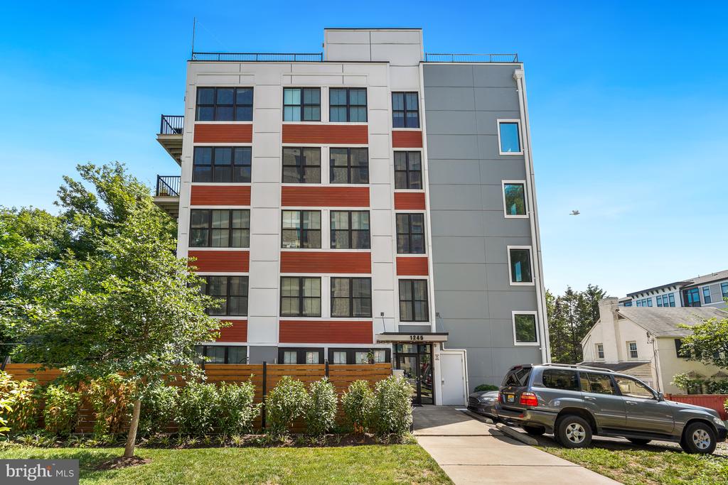 1245 N PIERCE STREET Unit: 8
