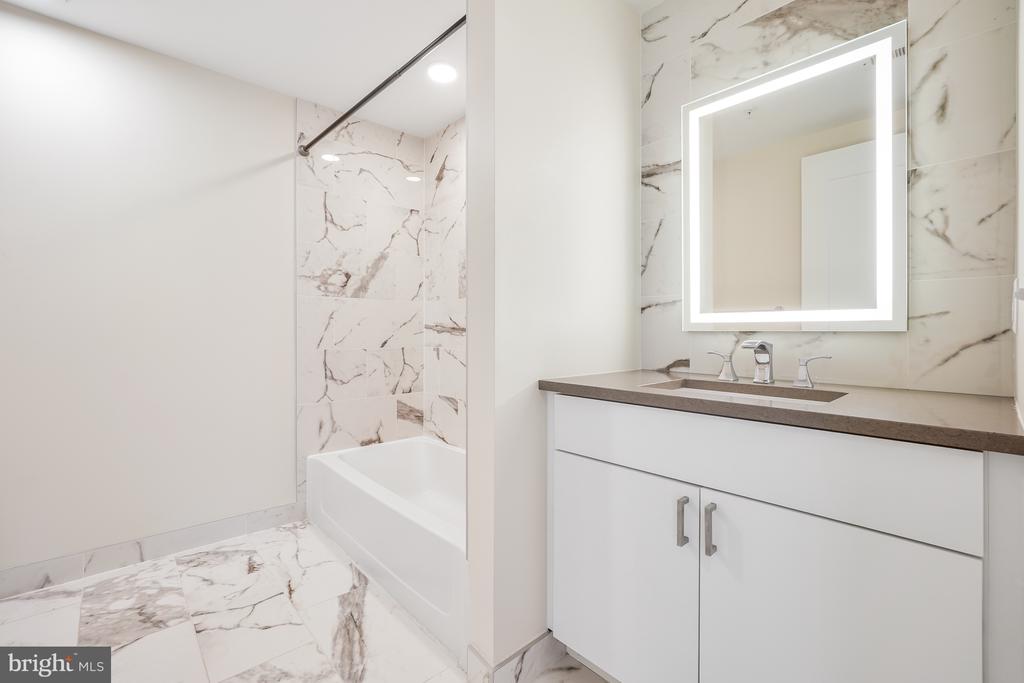 1245 N PIERCE STREET Unit: 8
