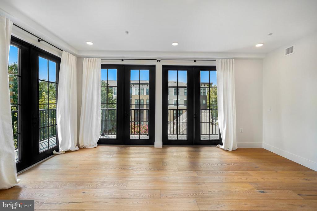 1245 N PIERCE STREET Unit: 8