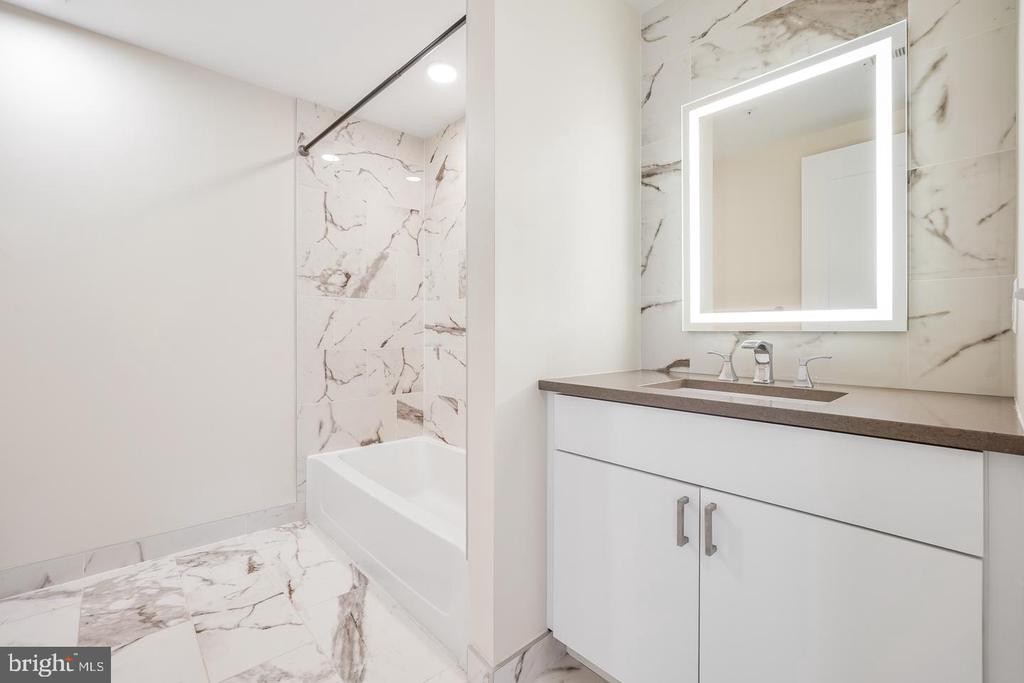 1245 N PIERCE STREET Unit: 8