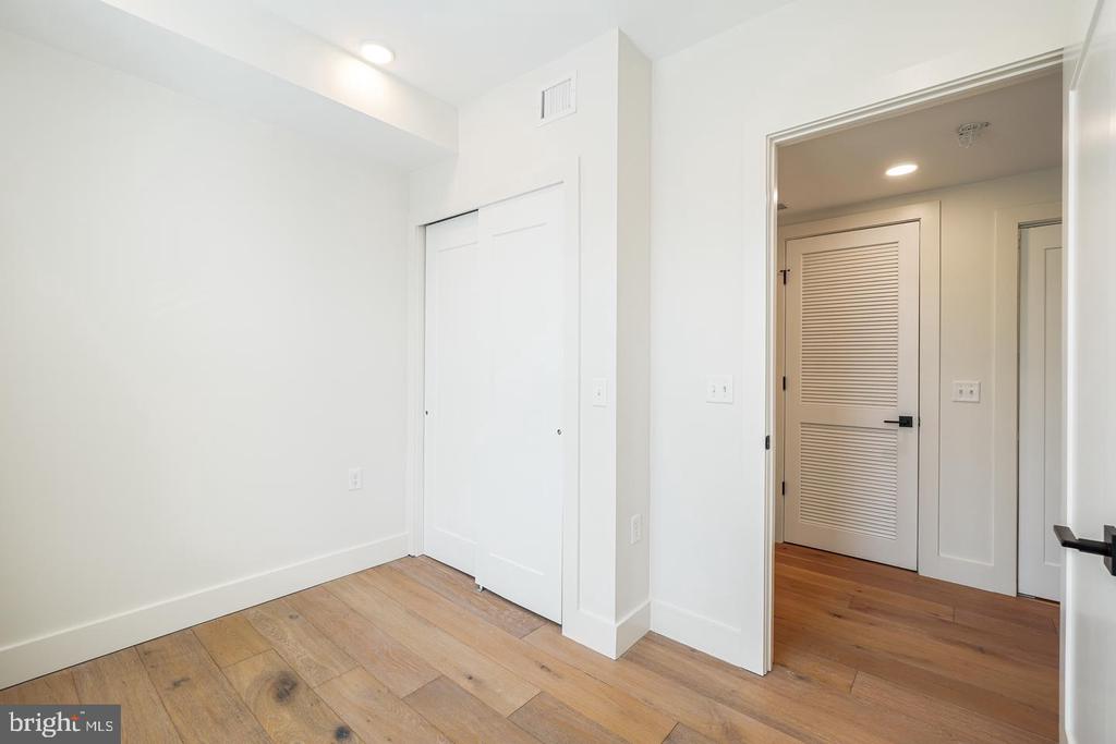 1245 N PIERCE STREET Unit: 8