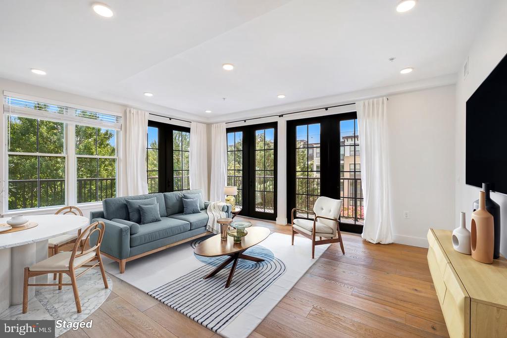 1245 N PIERCE STREET Unit: 8