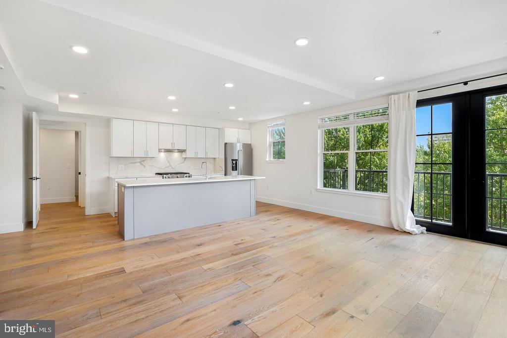 1245 N PIERCE STREET Unit: 8