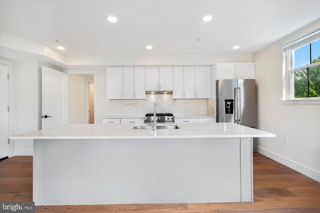1245 N PIERCE STREET Unit: 8