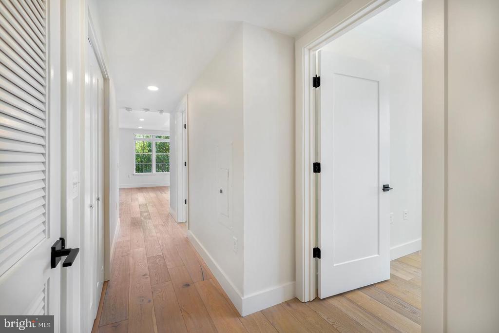 1245 N PIERCE STREET Unit: 8