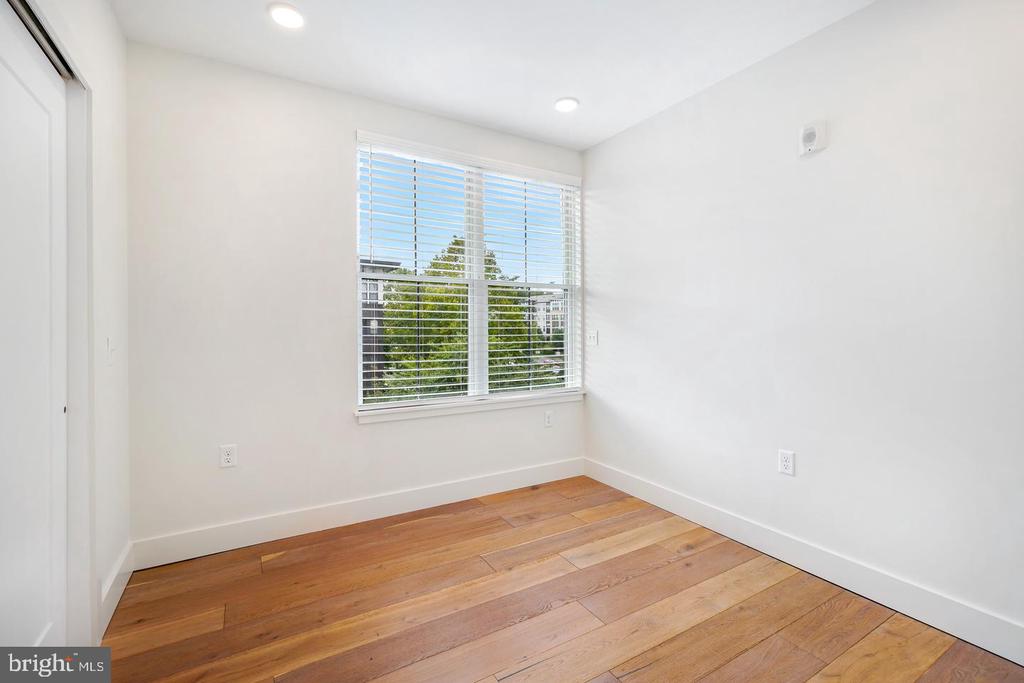 1245 N PIERCE STREET Unit: 8