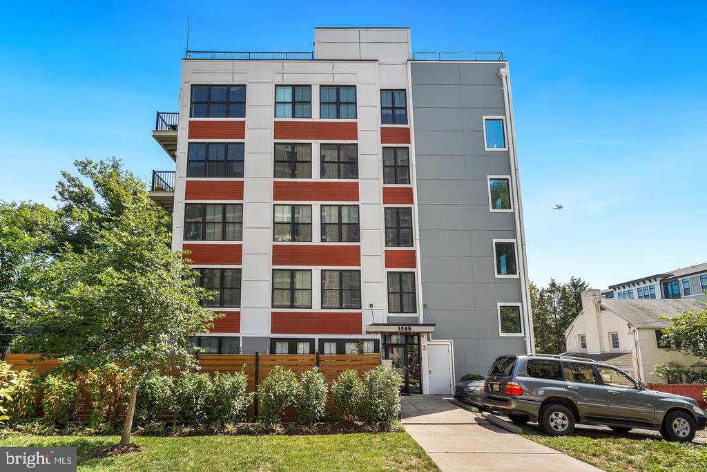 1245 N PIERCE STREET Unit: 8