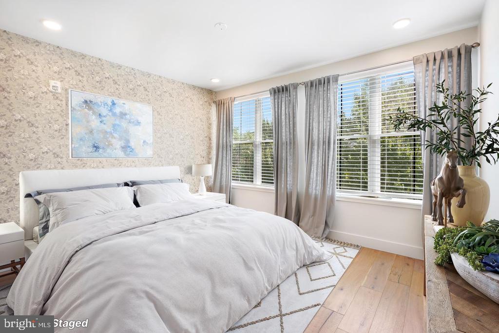1245 N PIERCE STREET Unit: 8