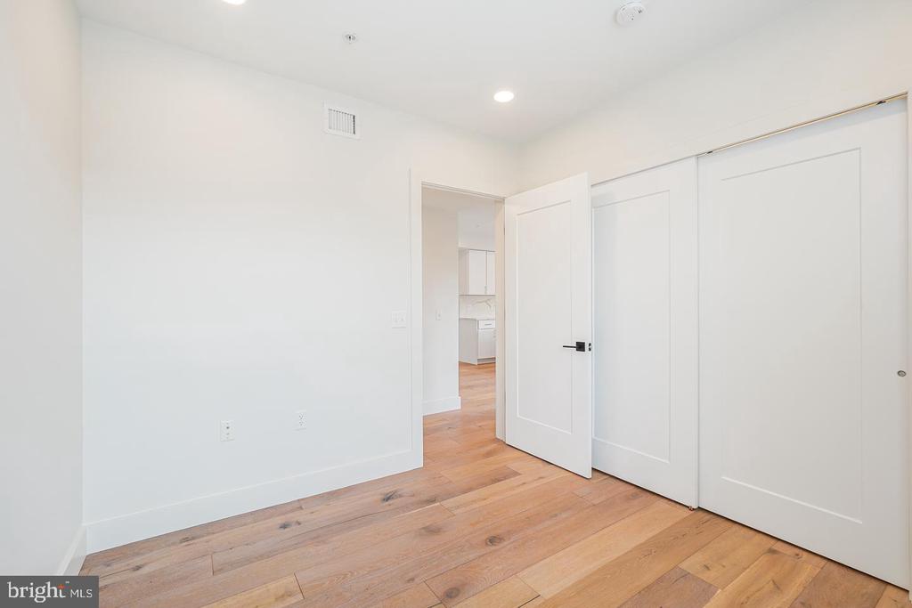 1245 N PIERCE STREET Unit: 8