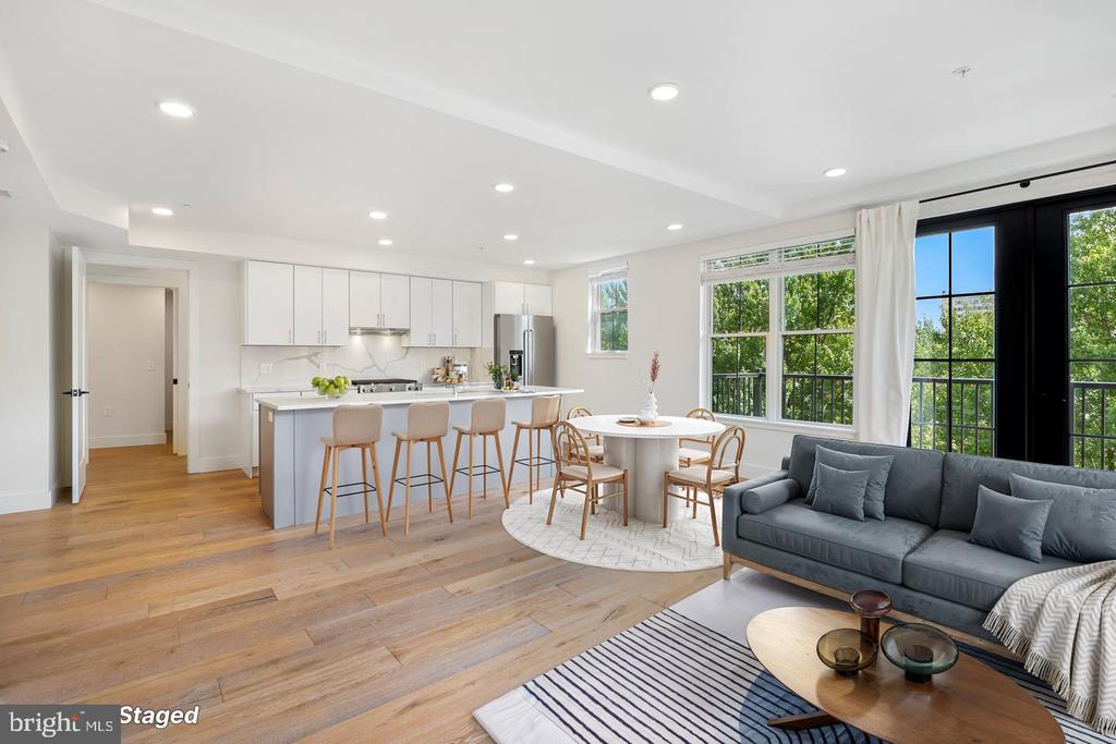 1245 N PIERCE STREET Unit: 8