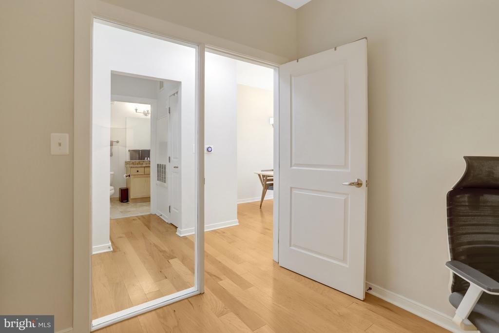 2200 N WESTMORELAND STREET Unit: 218