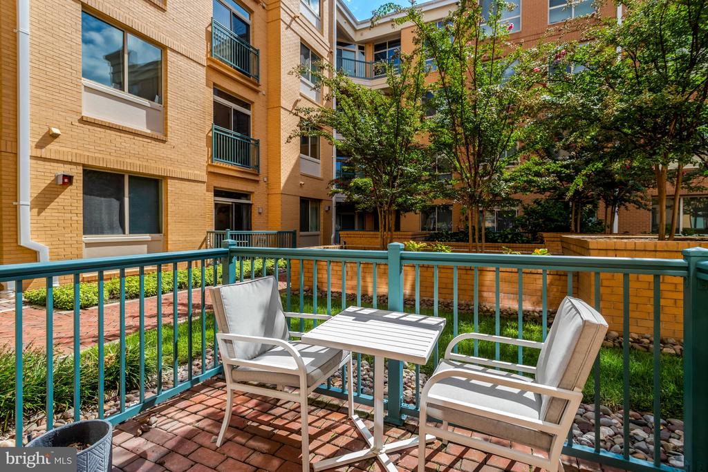 2200 N WESTMORELAND STREET Unit: 218
