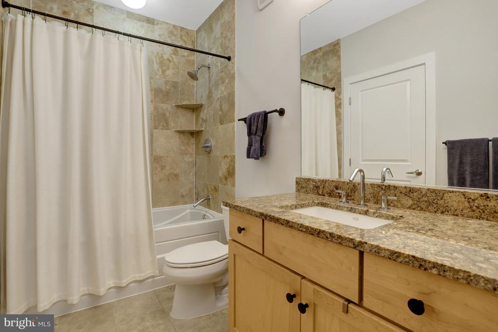 2200 N WESTMORELAND STREET Unit: 218