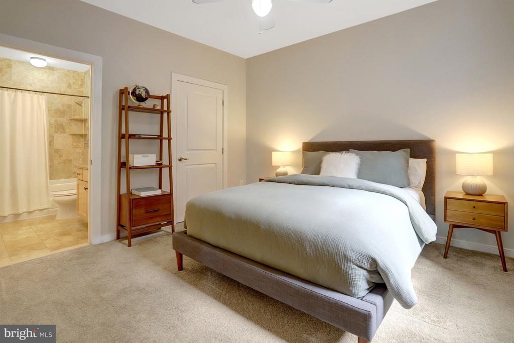 2200 N WESTMORELAND STREET Unit: 218