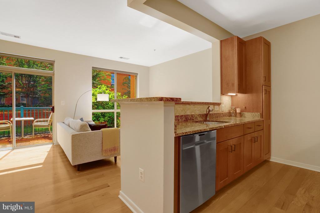 2200 N WESTMORELAND STREET Unit: 218