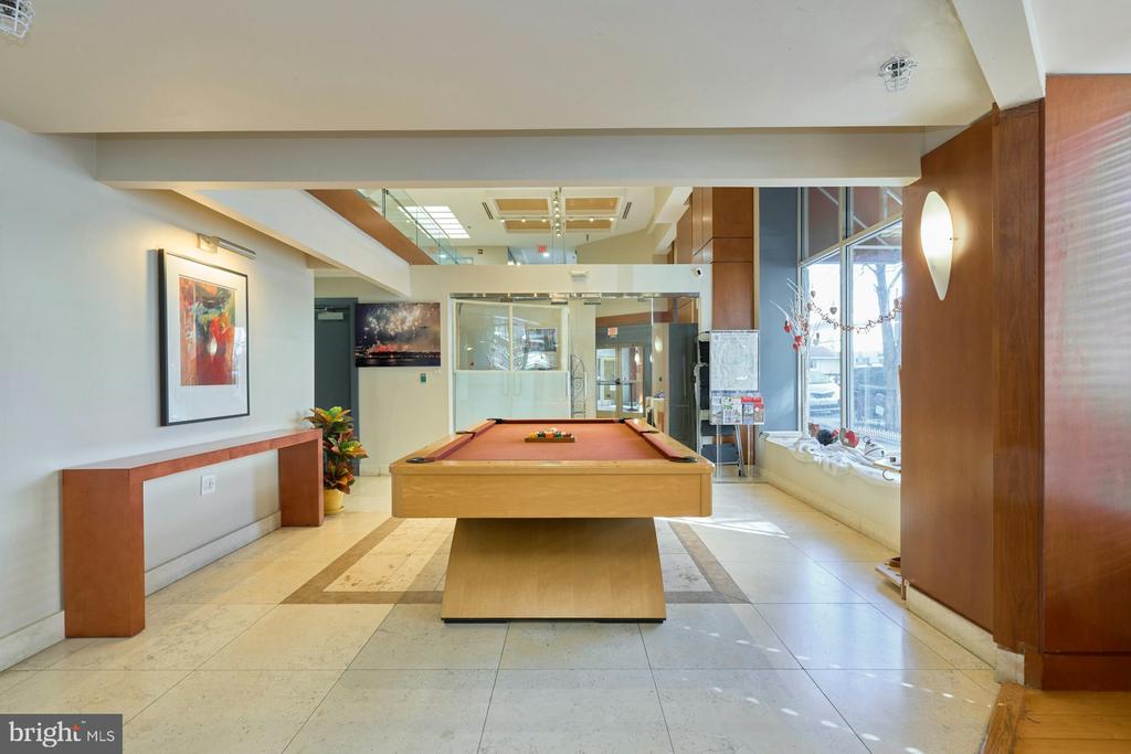2200 N WESTMORELAND STREET Unit: 218