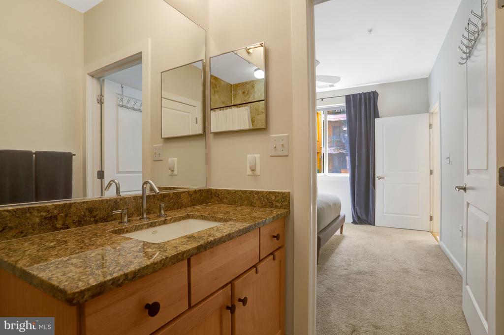 2200 N WESTMORELAND STREET Unit: 218