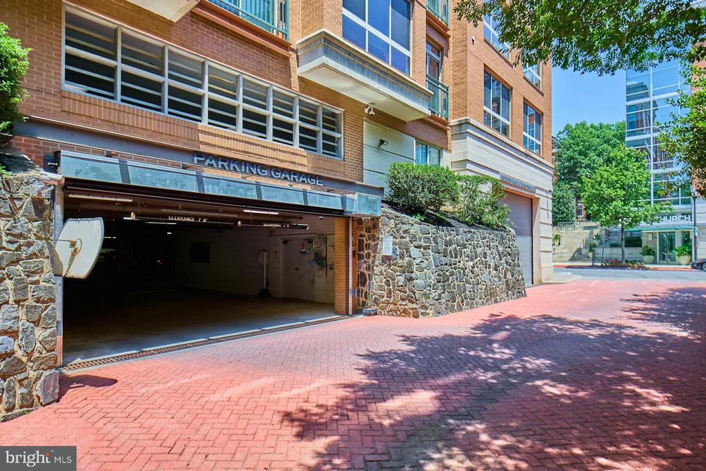 2200 N WESTMORELAND STREET Unit: 218
