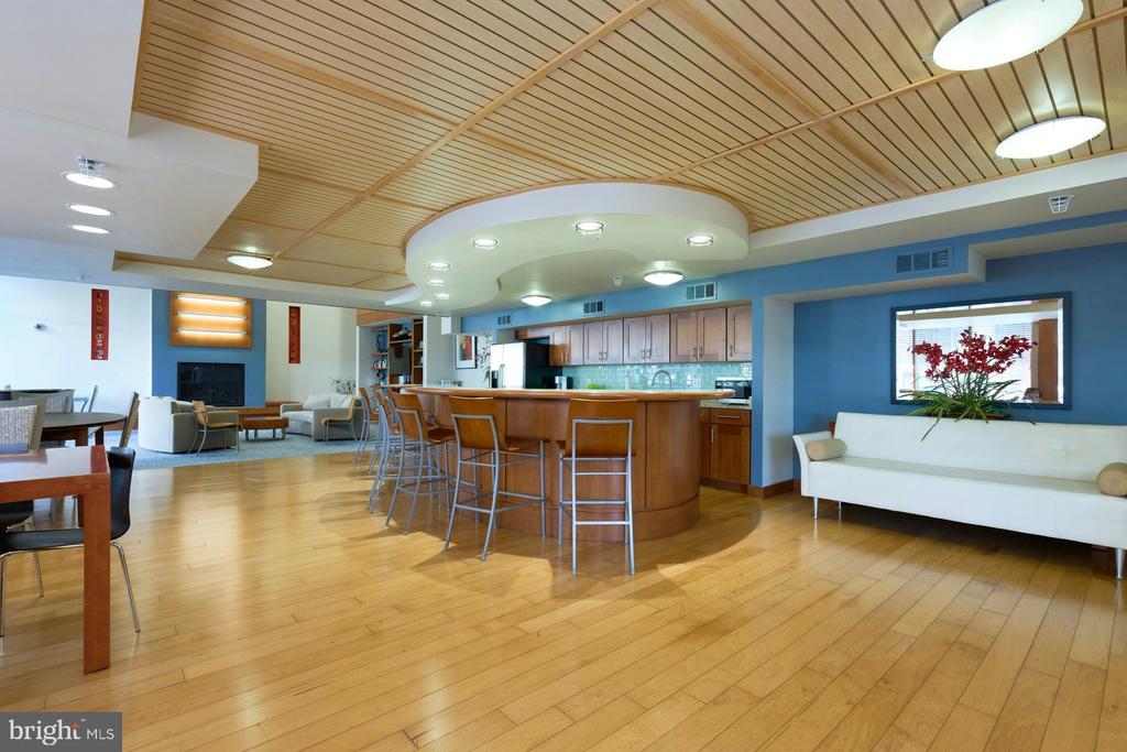 2200 N WESTMORELAND STREET Unit: 218