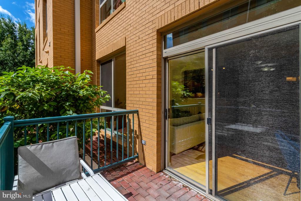 2200 N WESTMORELAND STREET Unit: 218