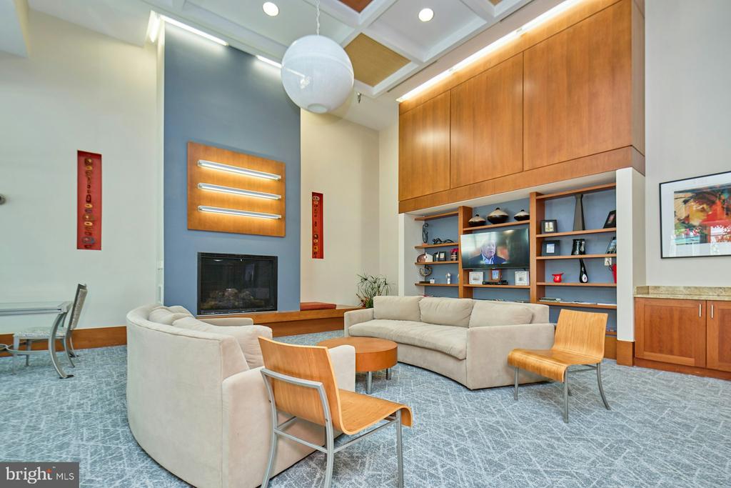 2200 N WESTMORELAND STREET Unit: 218