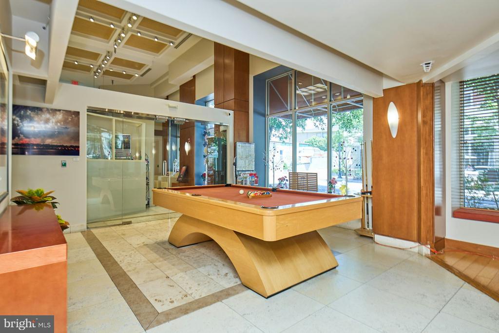 2200 N WESTMORELAND STREET Unit: 218