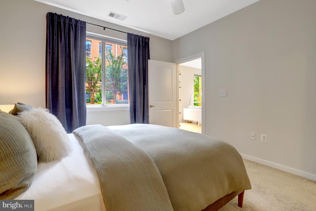 2200 N WESTMORELAND STREET Unit: 218