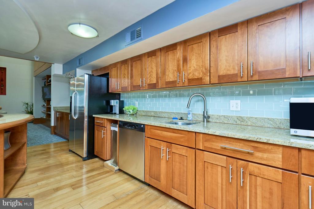 2200 N WESTMORELAND STREET Unit: 218