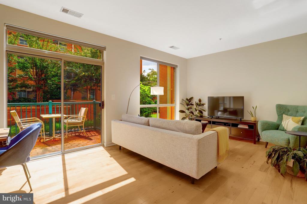 2200 N WESTMORELAND STREET Unit: 218