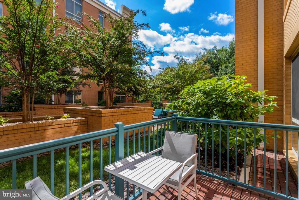 2200 N WESTMORELAND STREET Unit: 218