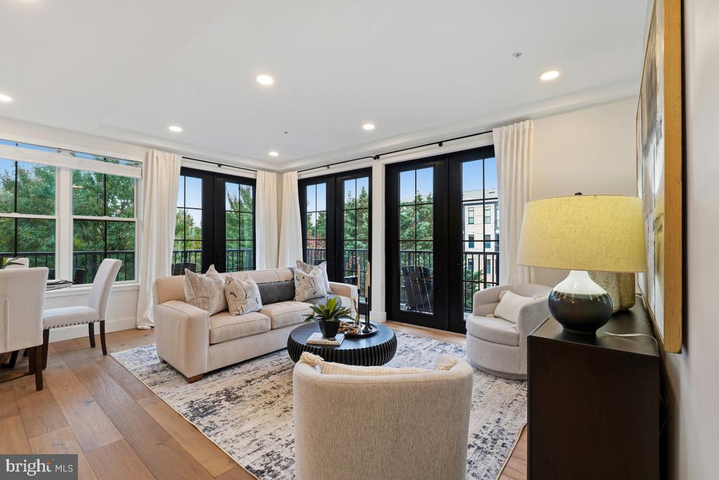 1245 N PIERCE STREET Unit: 8