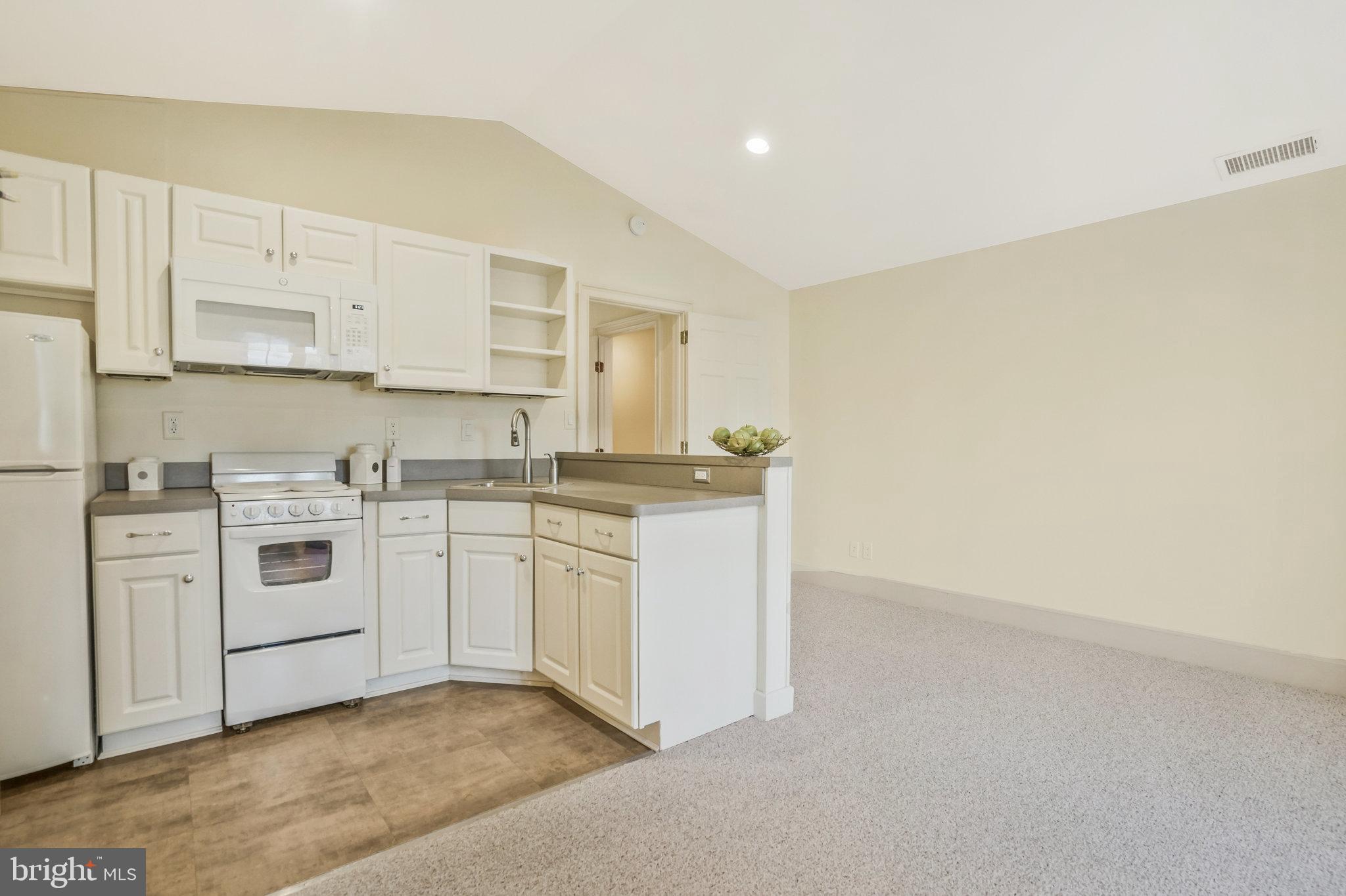 207 S FAIRFAX STREET