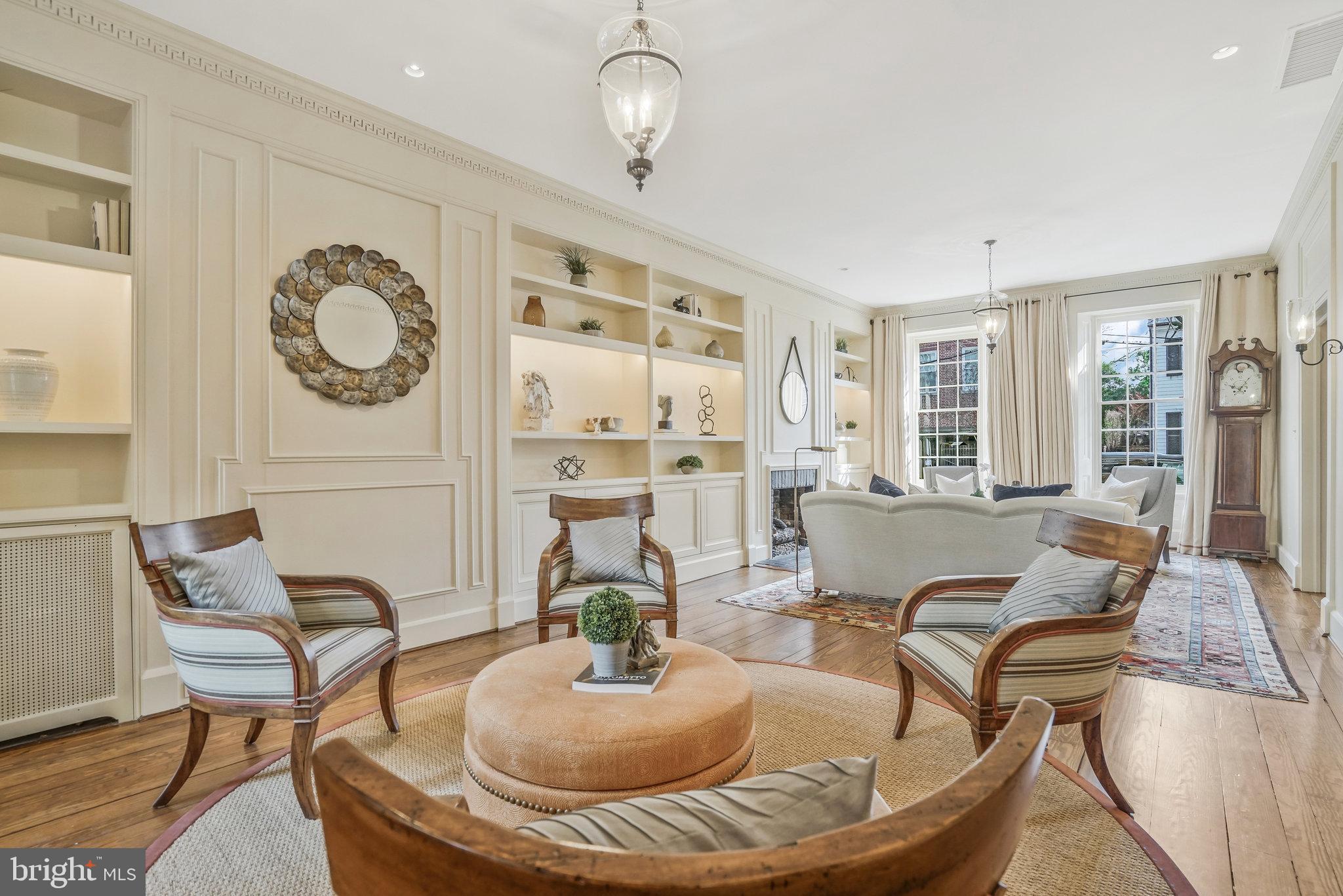 207 S FAIRFAX STREET