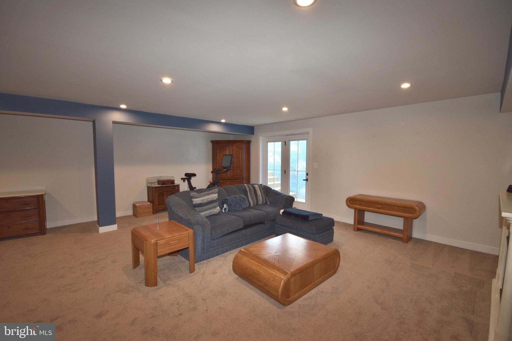 7495 LAKE WILLOW COURT