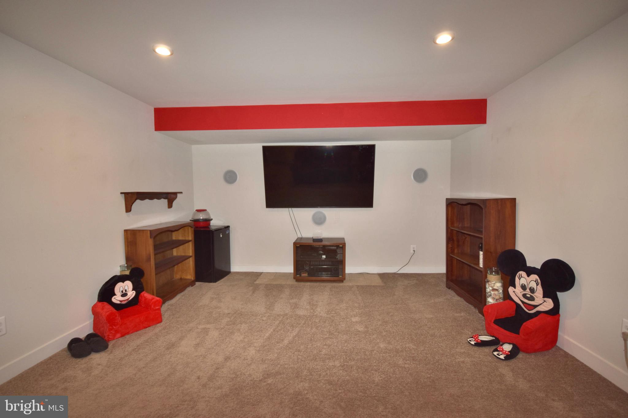 7495 LAKE WILLOW COURT