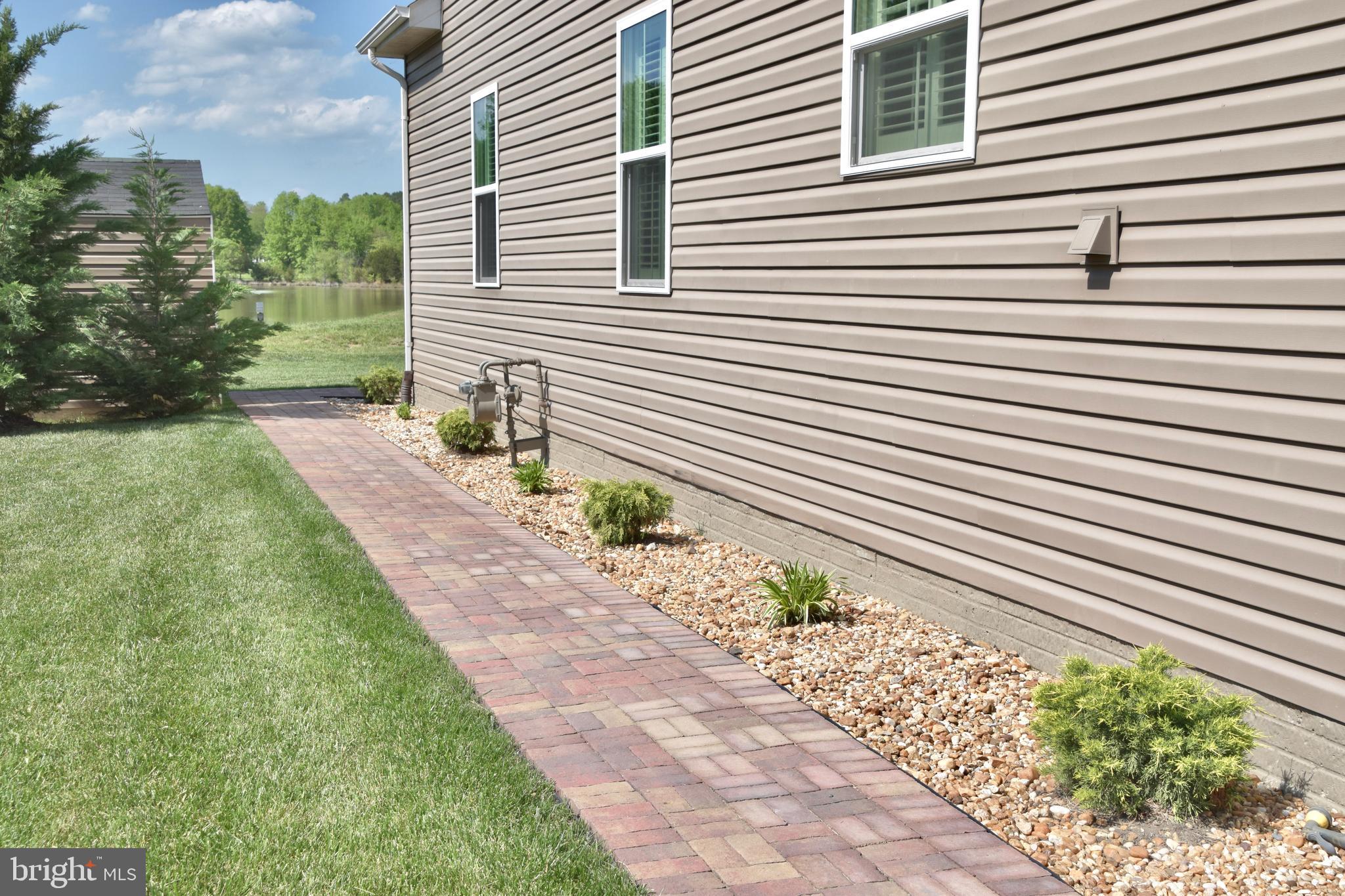 7495 LAKE WILLOW COURT