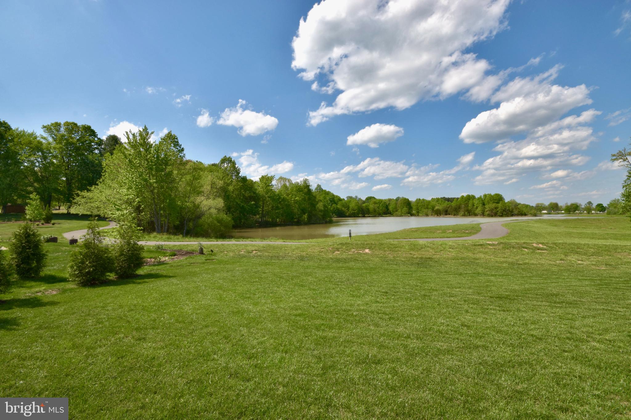 7495 LAKE WILLOW COURT