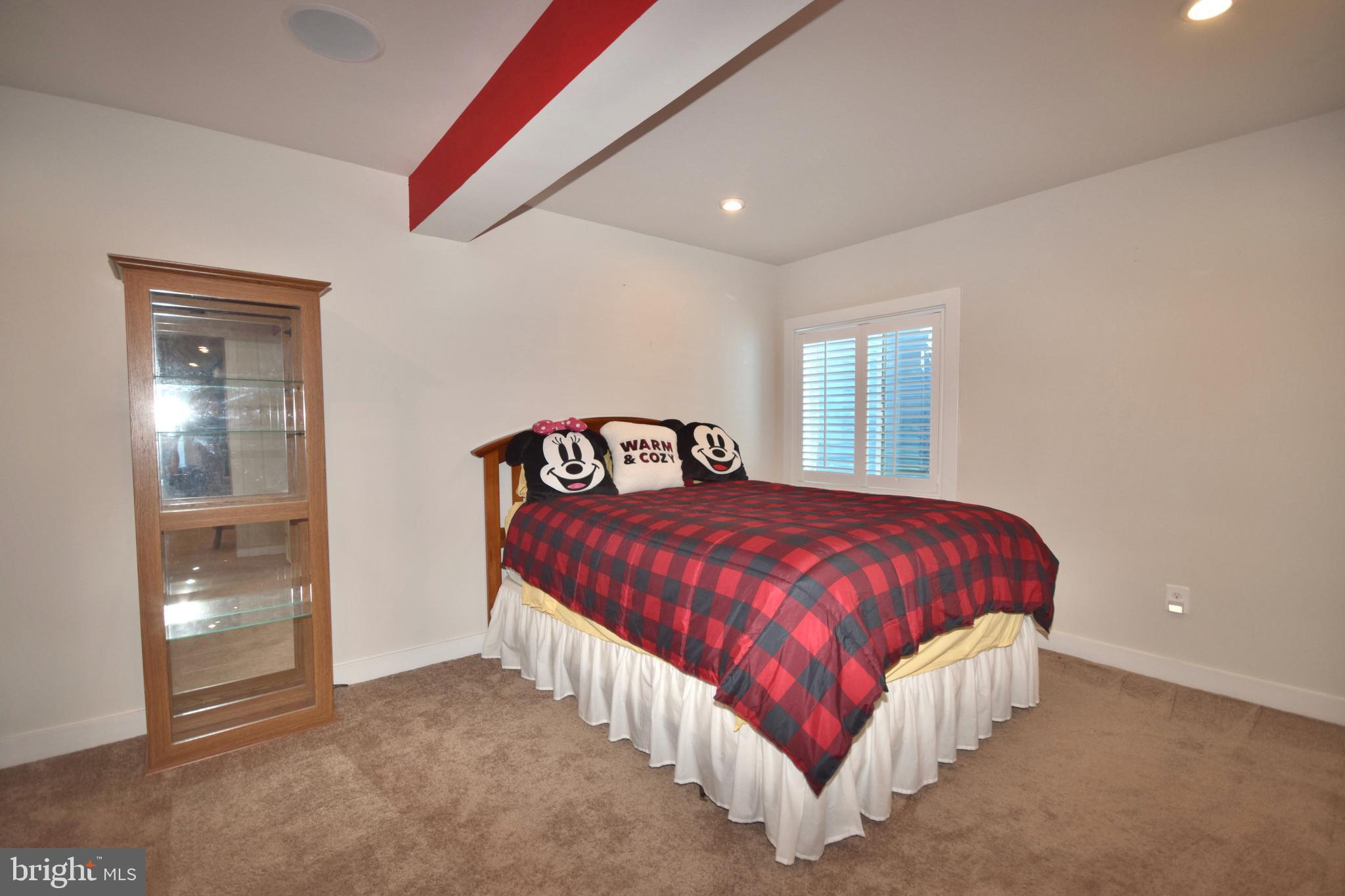 7495 LAKE WILLOW COURT