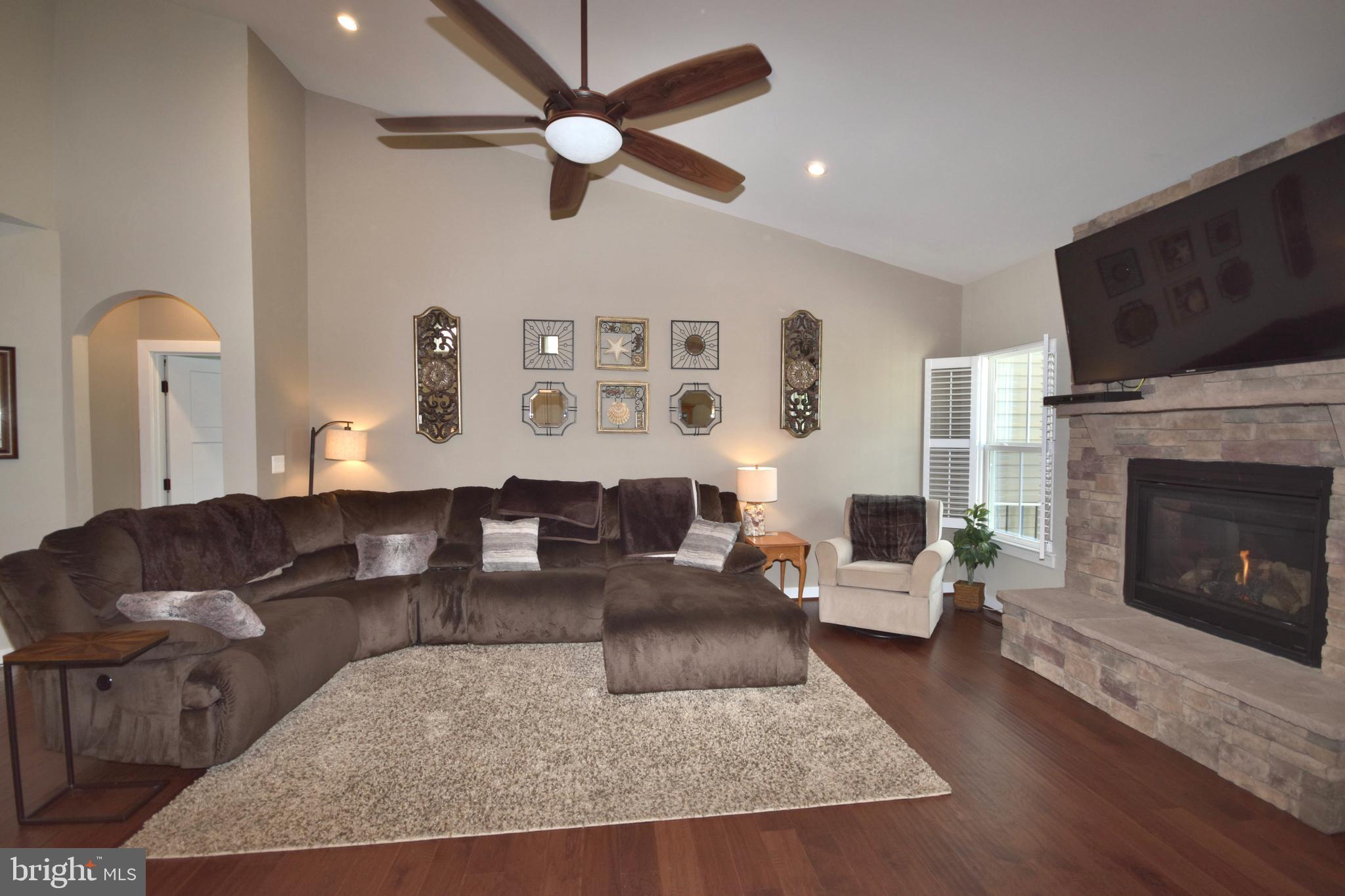 7495 LAKE WILLOW COURT