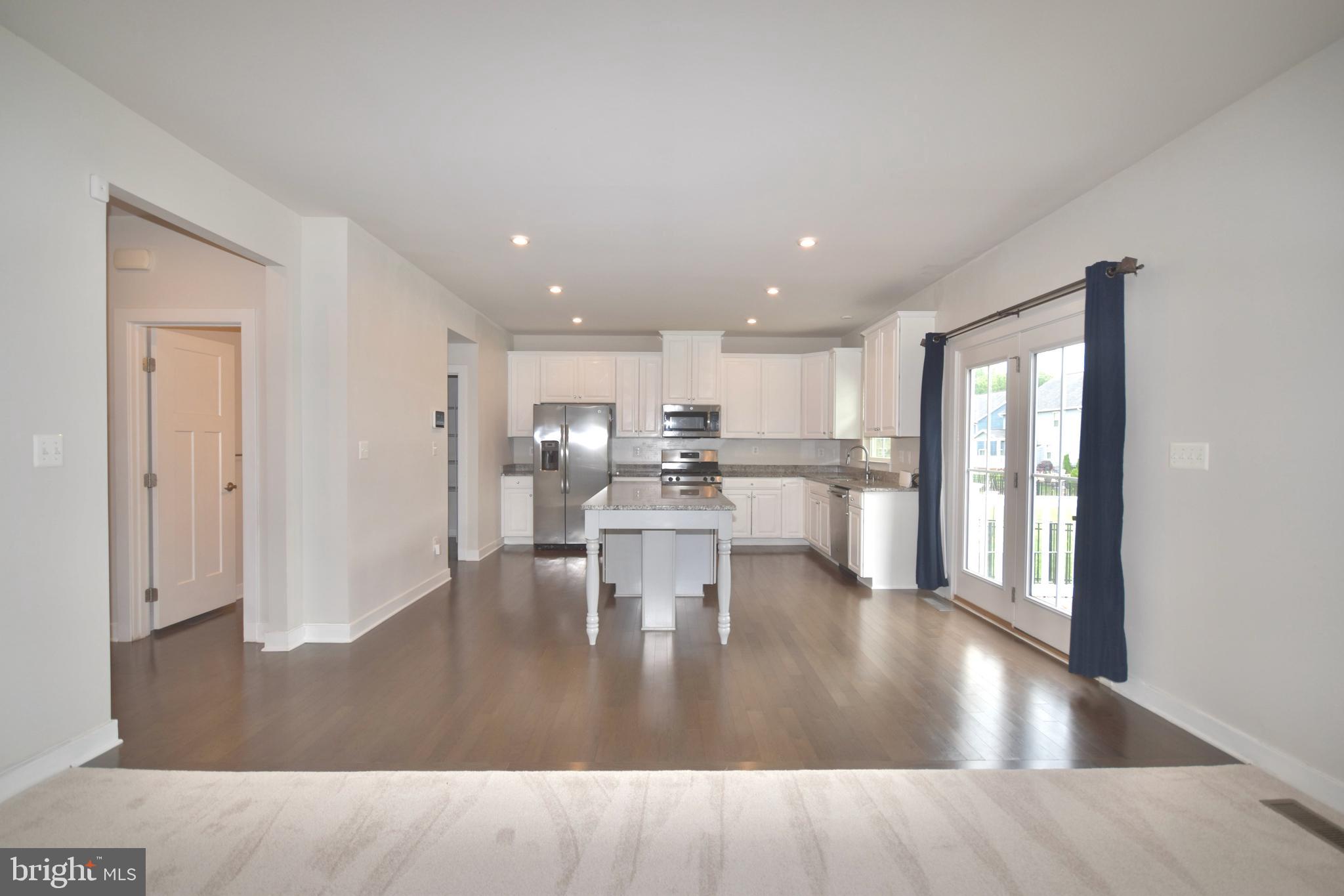 7426 LAKE WILLOW COURT