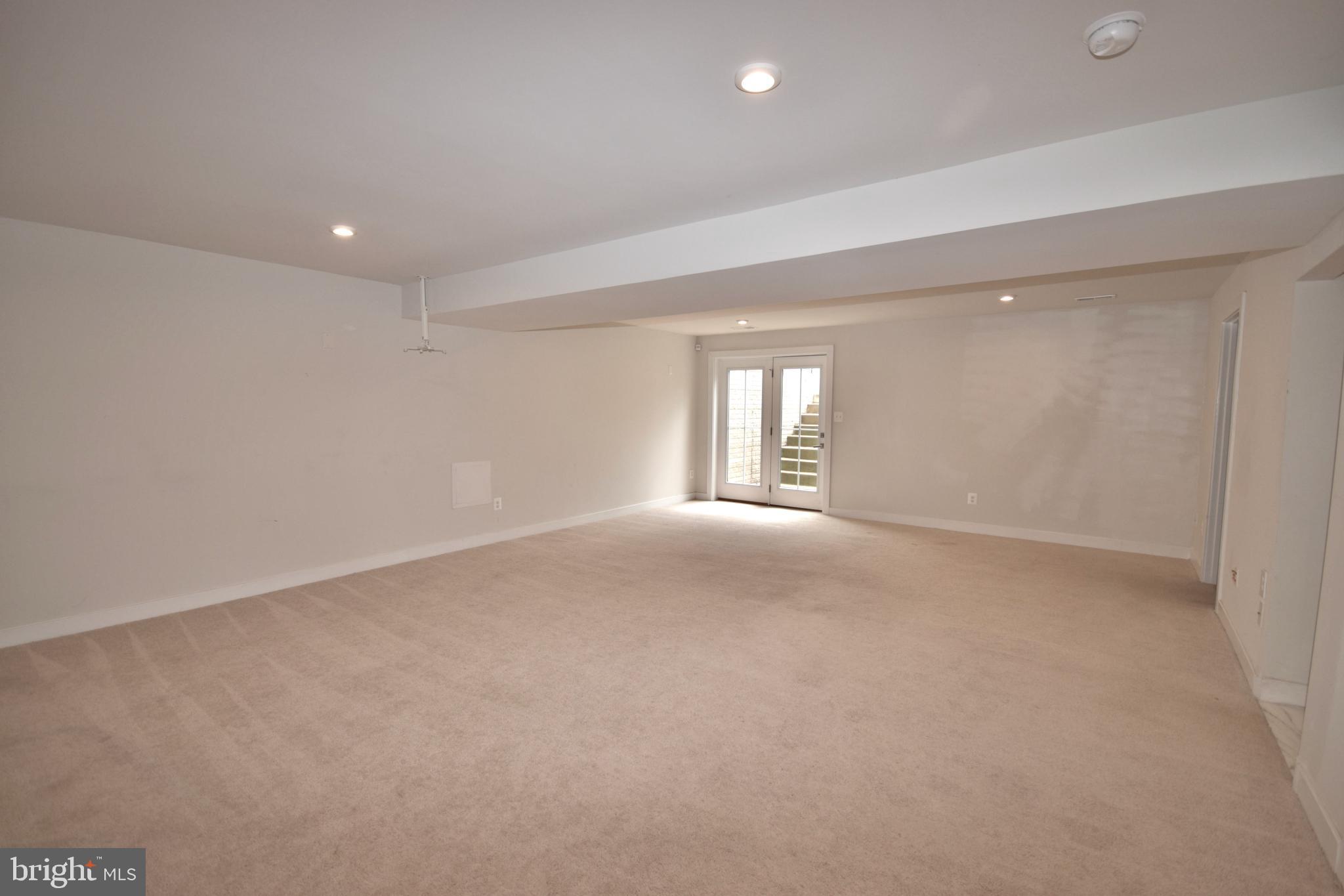 7426 LAKE WILLOW COURT