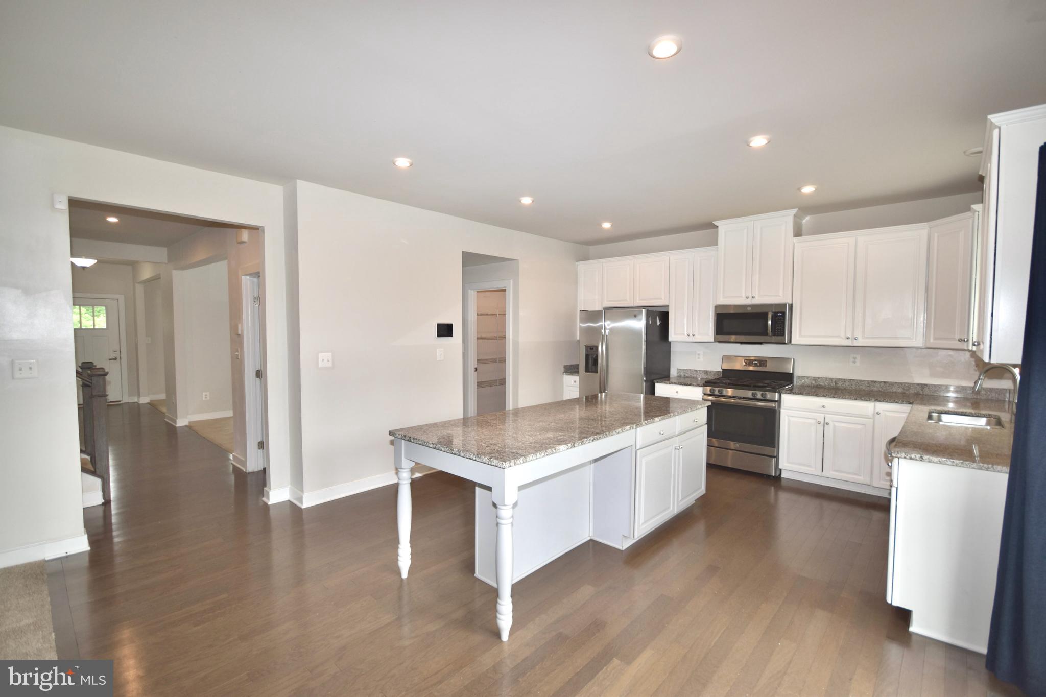 7426 LAKE WILLOW COURT