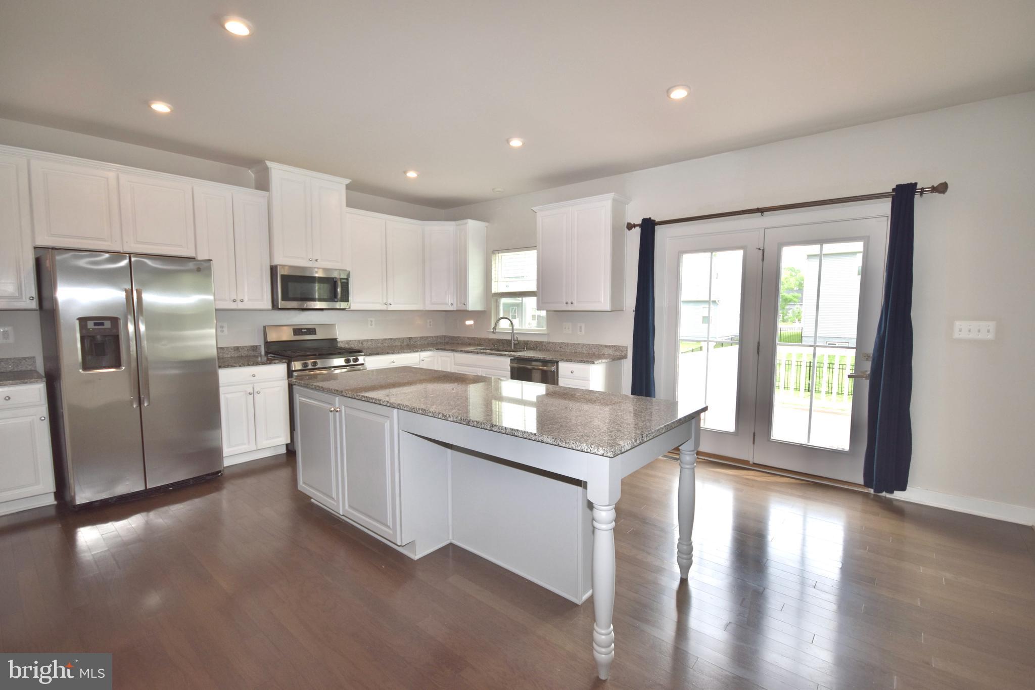 7426 LAKE WILLOW COURT