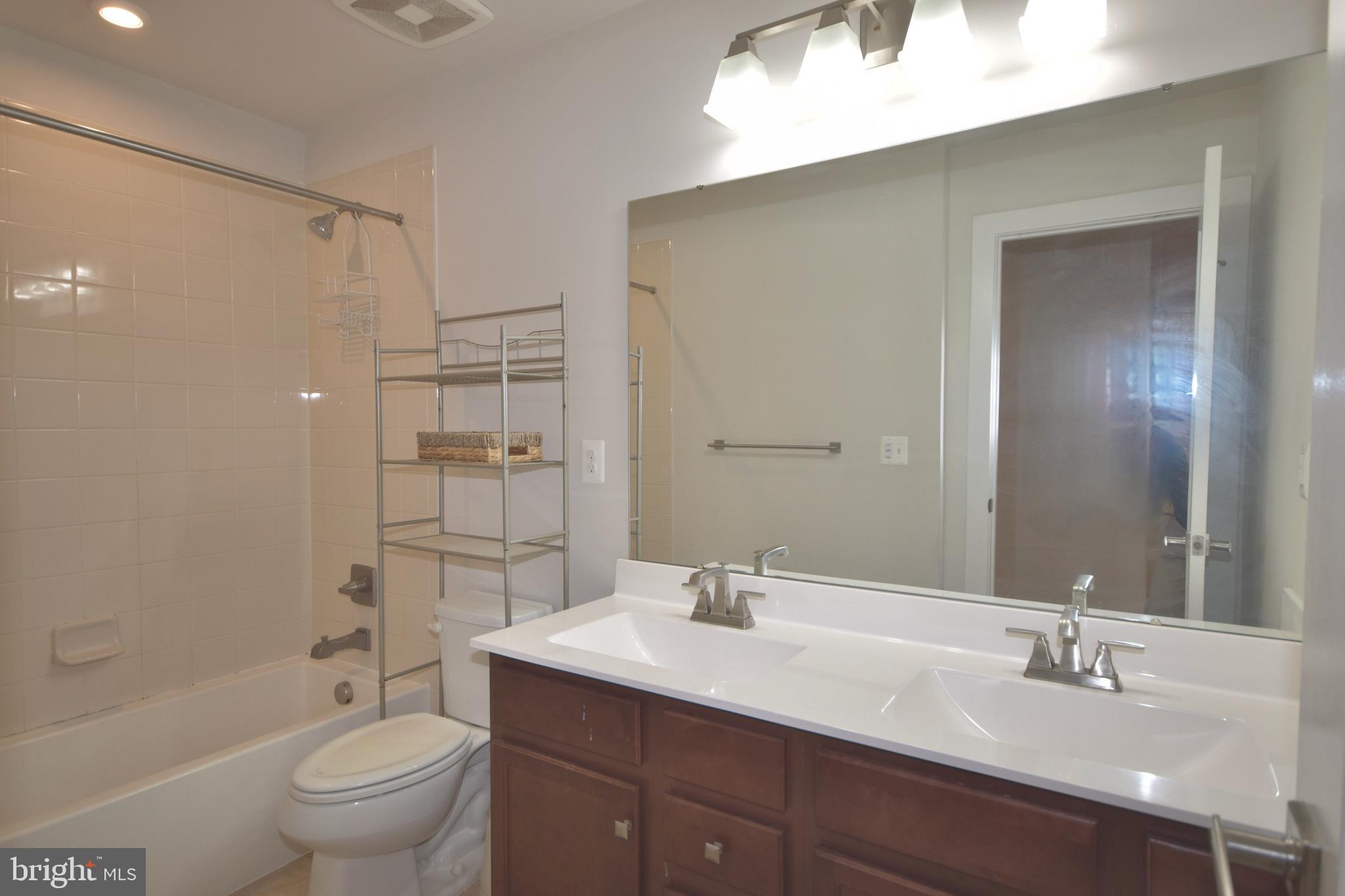 7426 LAKE WILLOW COURT