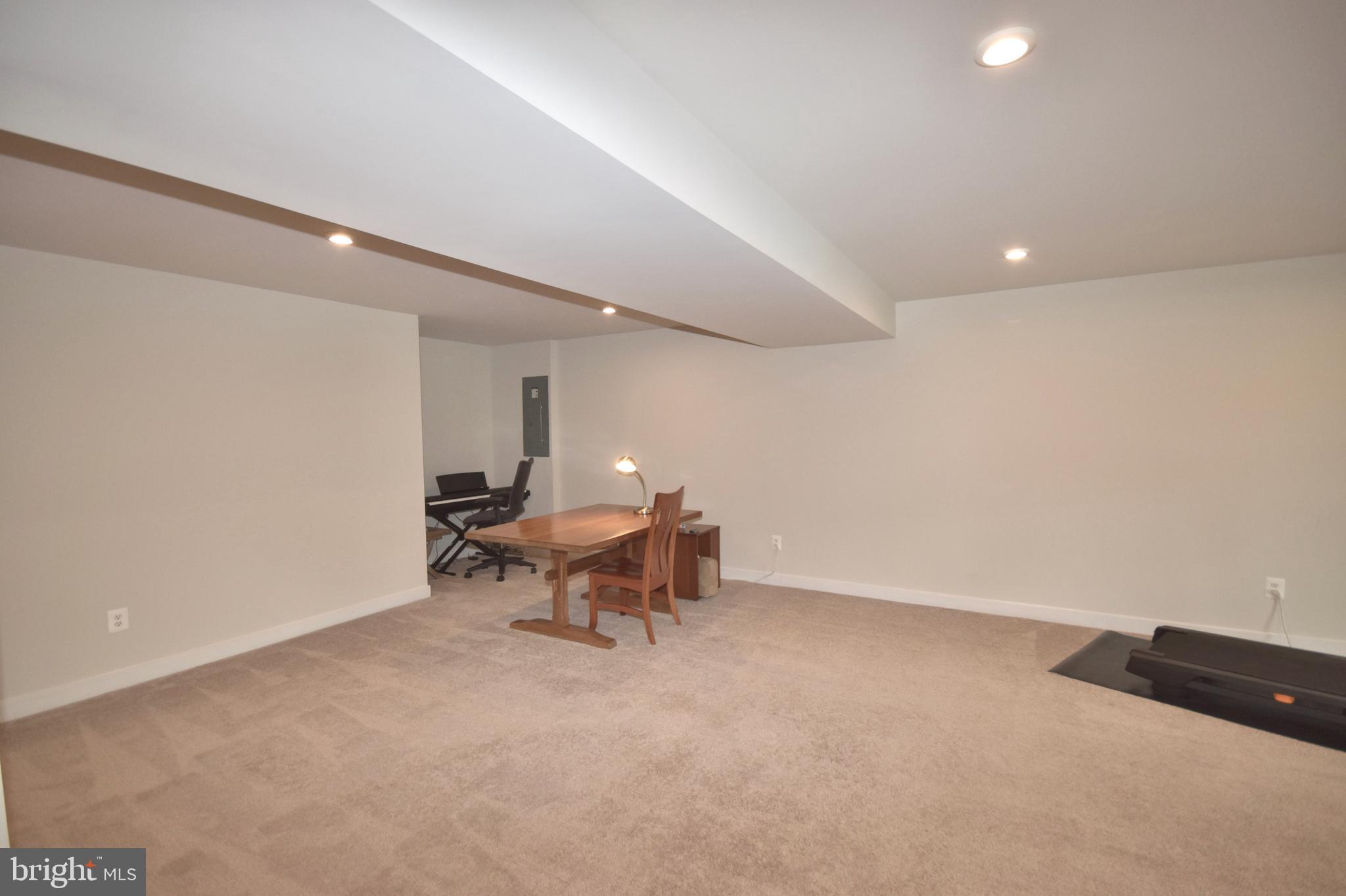 2704 TRAVERS PLACE