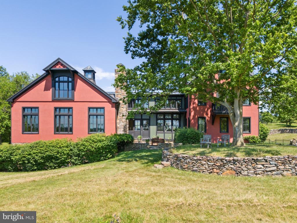 9425 BLACKPOND LANE