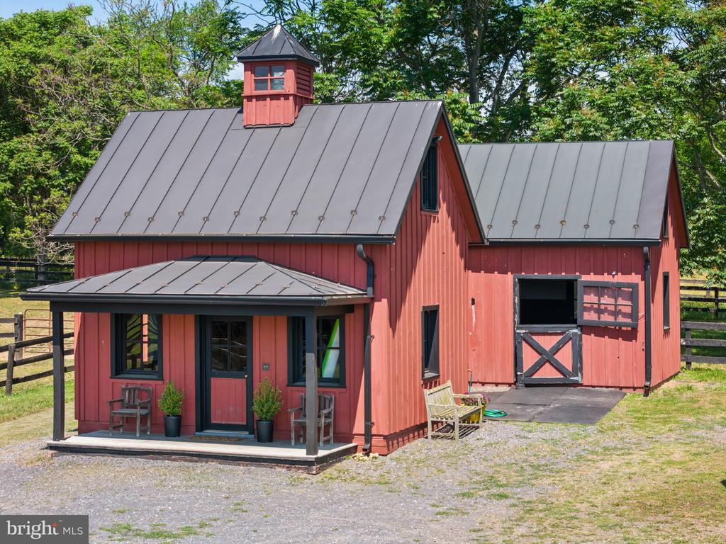 9425 BLACKPOND LANE