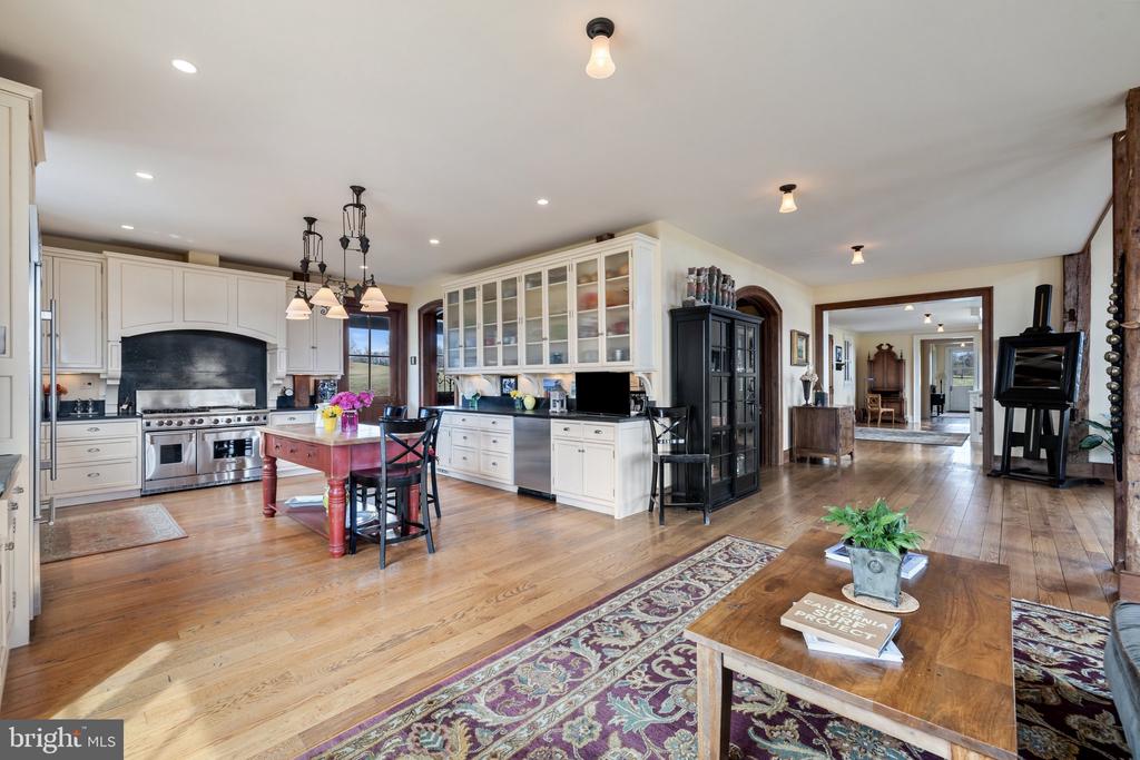 9425 BLACKPOND LANE