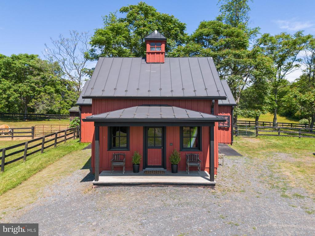 9425 BLACKPOND LANE